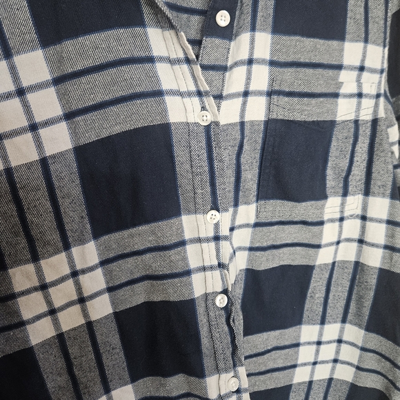 Blue and White Plaid Button-Up Shirt - Picture 4 of 7